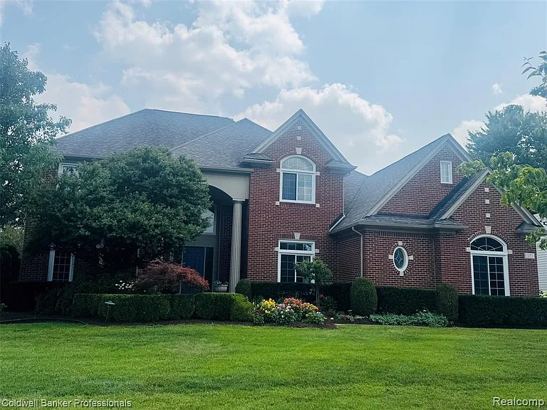 171 Millstone Dr — Photo 2