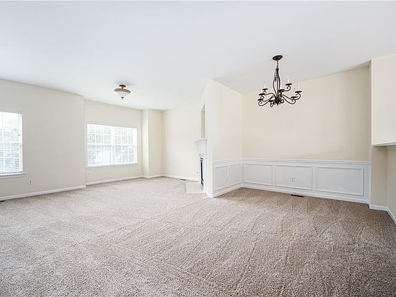 5th image of 2213 Leicester Way SE