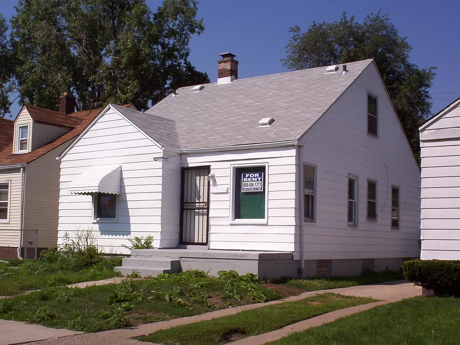 3 bed, 1000 sqft, $1,200 — Photo 2