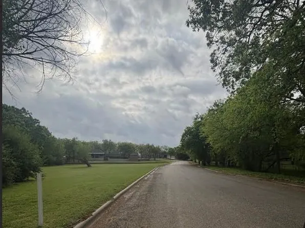 6 Creekwood Trl, Bowie, TX 76230