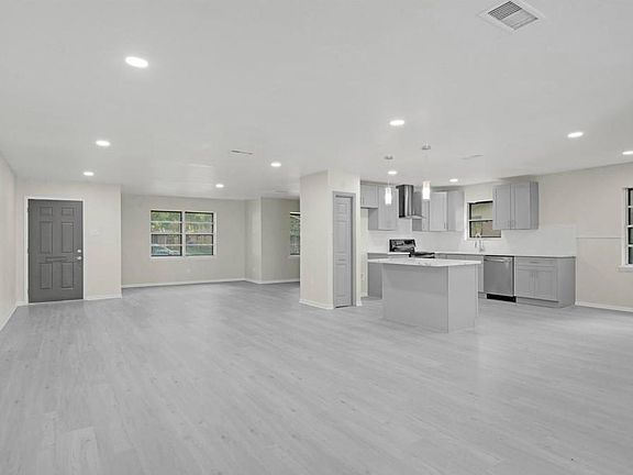 5th image of 5822 Belrose Dr