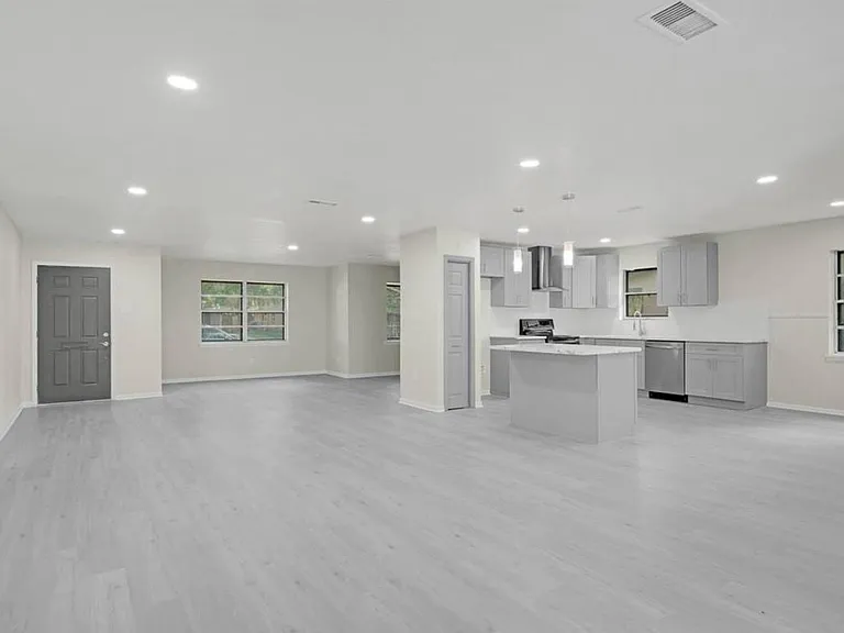 5822 Belrose Dr — Photo 5