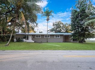 6852 SW 13th St, Pembroke Pines, FL 33023