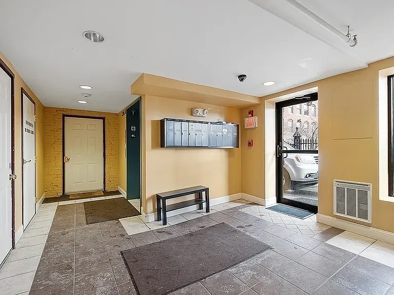 22 Washington St — Photo 16