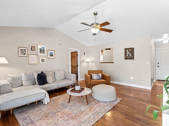5th image of 992 Windbourne St