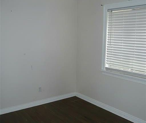 3rd image of 7525 Devine Ave
