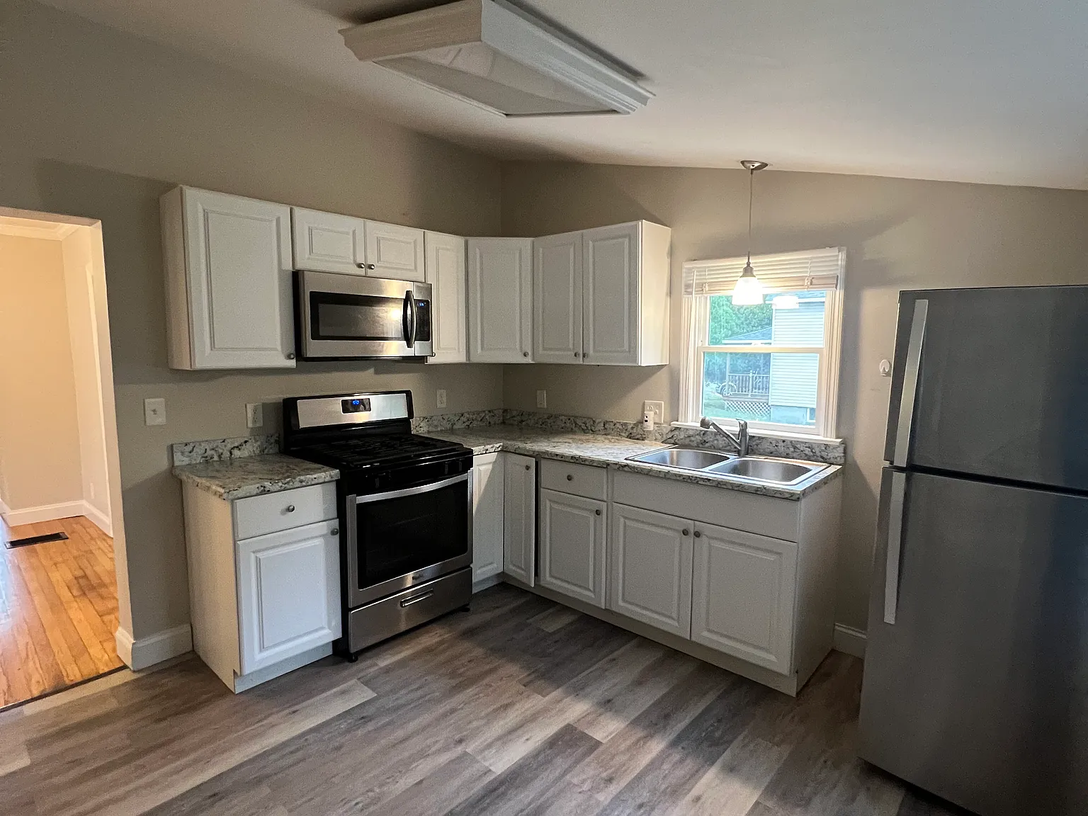 2 bed, 1.5 bath, 946 sqft, $2,000 — Photo 4