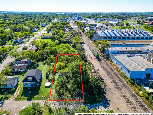 E 2nd Ave, Corsicana, TX 75110