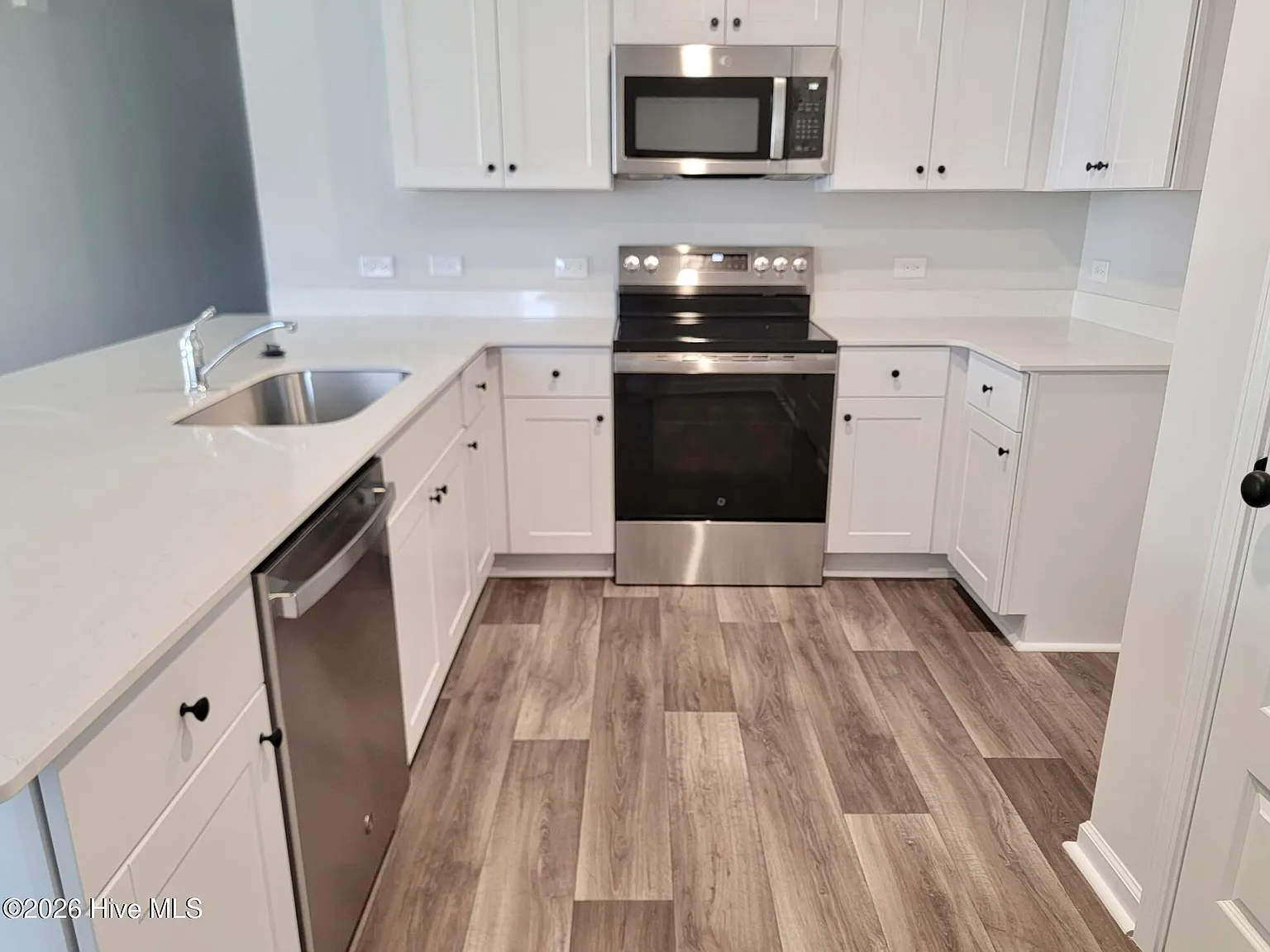 4 bed, 2.0 bath, 1666 sqft, $2,100 — Photo 3