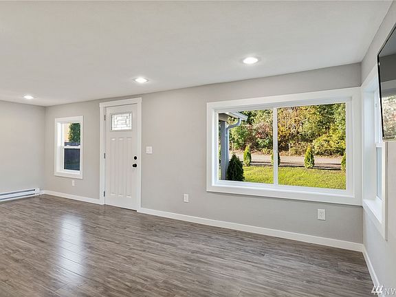 3rd image of 1118 Poindexter Ave