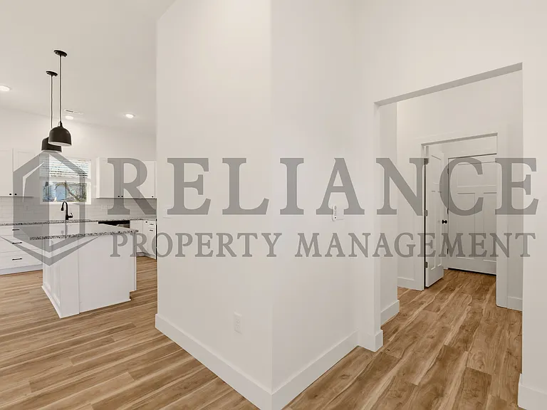 501 E Elmwood St — Photo 19