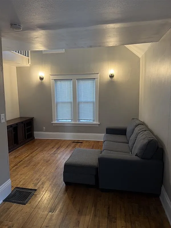 Building Photo - 241 Humboldt Ave N #3