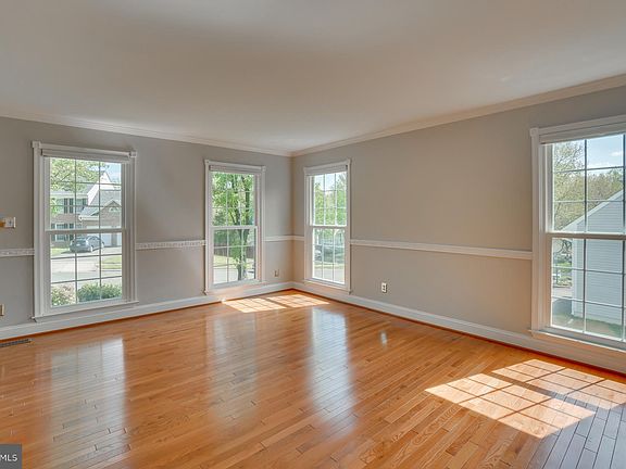 4th image of 2 E Brook Ct