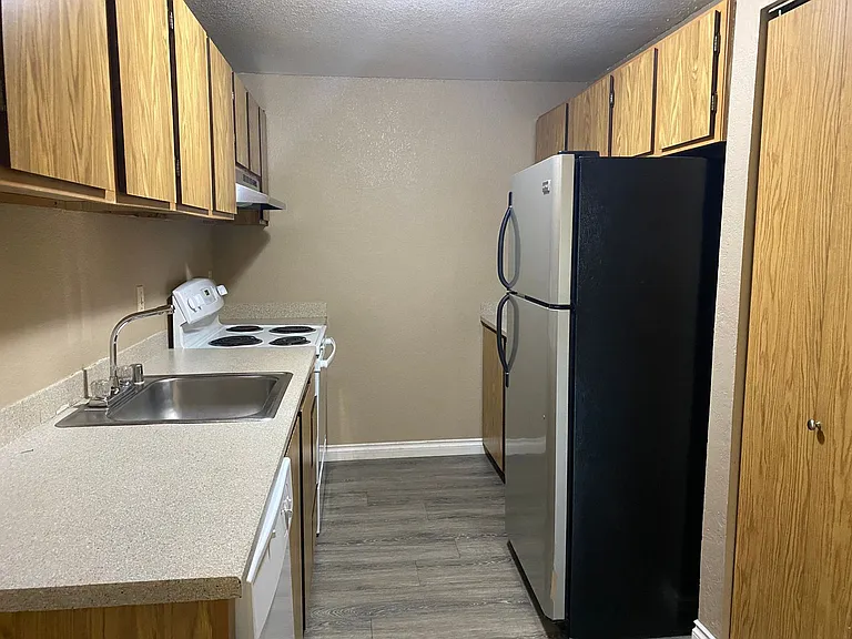 Westwood Apartments — Photo 91