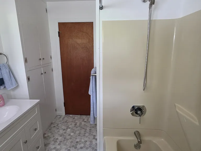 212 Brady Ln #B — Photo 7