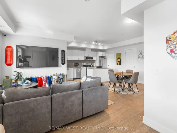 1062 Douglas McCurdy Cmn, Mississauga, ON L5G 0C5