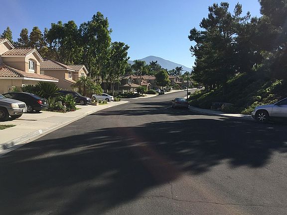 Single loaded cul de sac