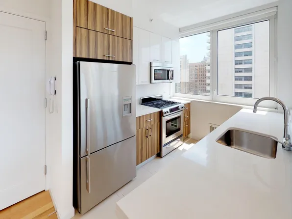 775 Columbus Avenue image 1 of 9