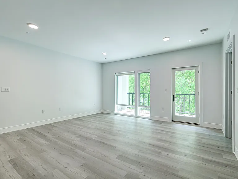 2059 Lafayette Rd #203 — Photo 6