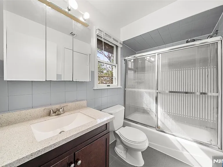 408 Elizabeth St #A — Photo 22
