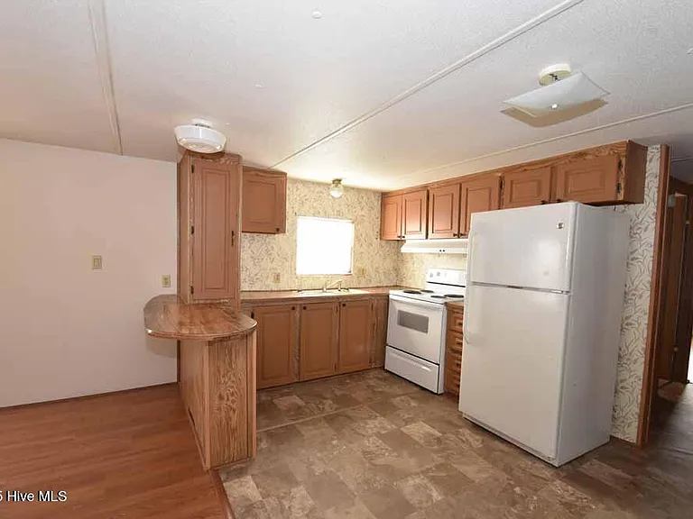 1411 Diamond Ln — Photo 6