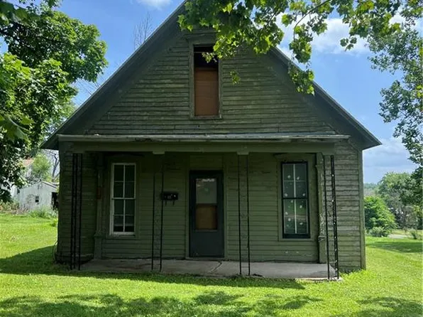 407 E Main St, Stanberry, MO 64489