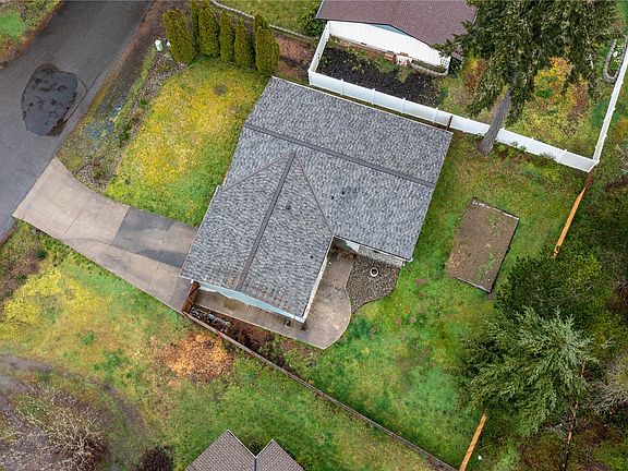 4th image of 91 E Fir Court