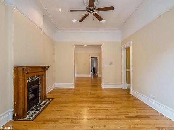 4th image of 927 W Newport Ave APT 1