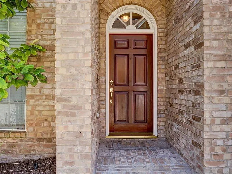 2822 Briarhurst Park — Photo 2