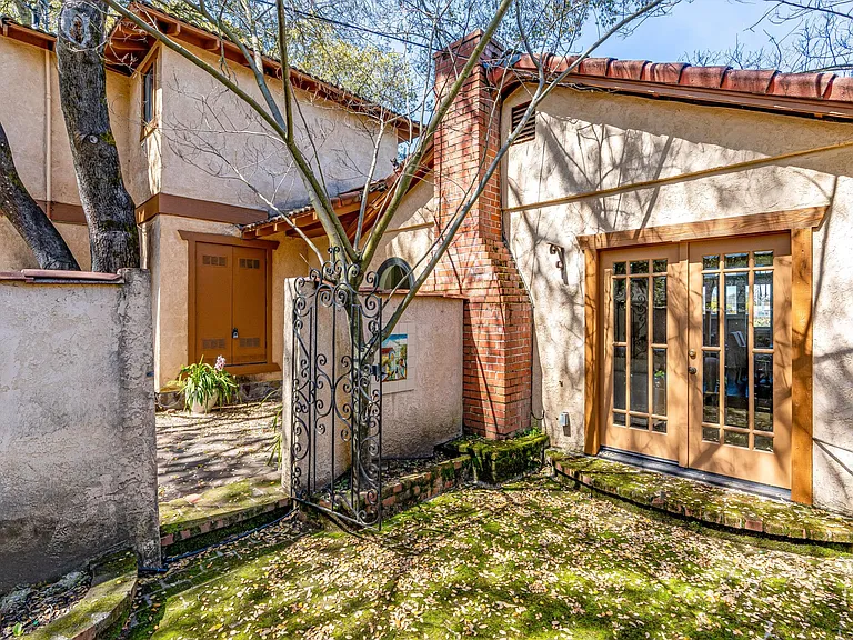1398 Community Dr — Photo 7