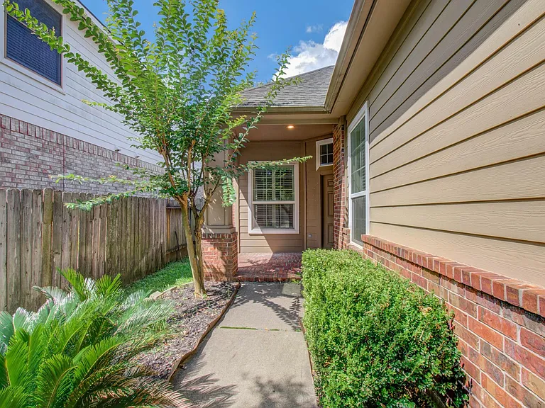 22539 Bristolwood Ct — Photo 6