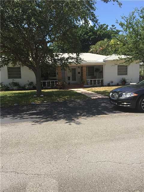 1st image of 950 NE 121st St