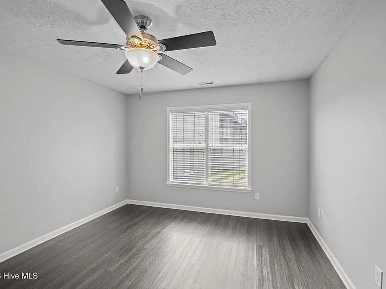 225 John Ct — Photo 12