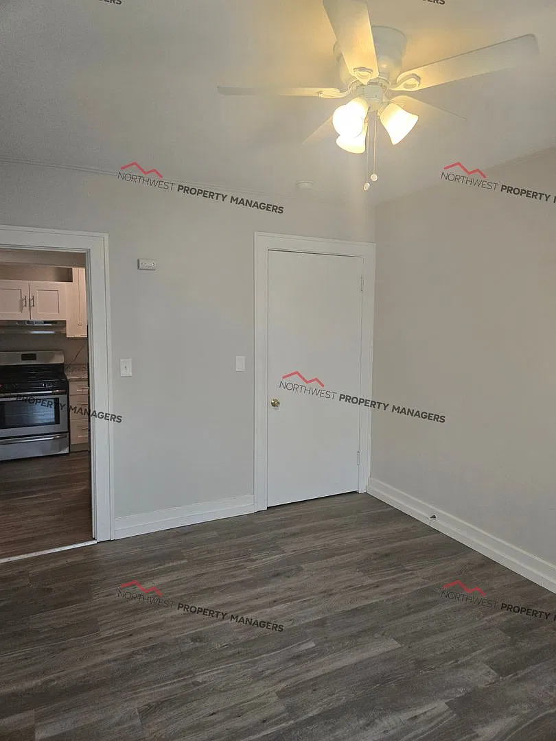 r270 — Photo 2