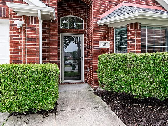 2nd image of 4004 Glenwyck Dr E