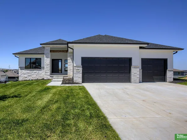 11026 Ranch Dr, Papillion, NE 68046