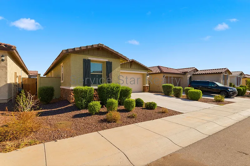 3 bed, 2.0 bath, 1668 sqft, $2,350 — Photo 4