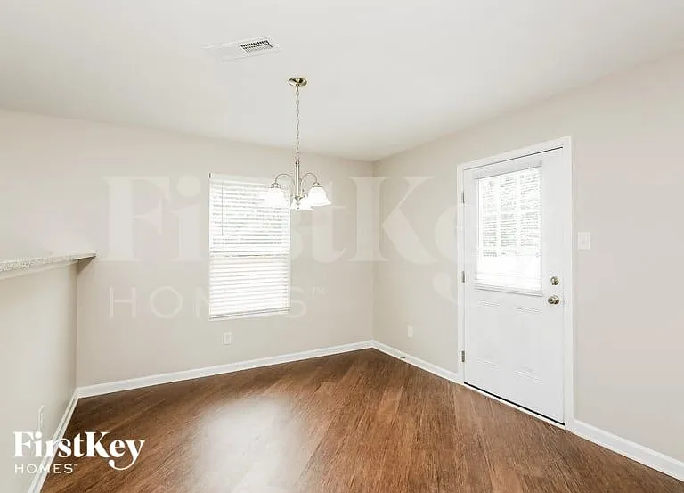 1434 Waterlily Ln — Photo 4