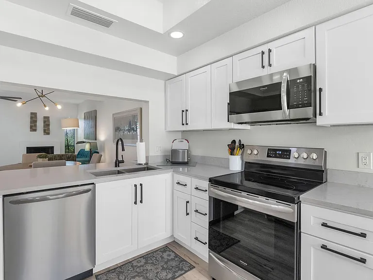 3037 E Rose Ln — Photo 9