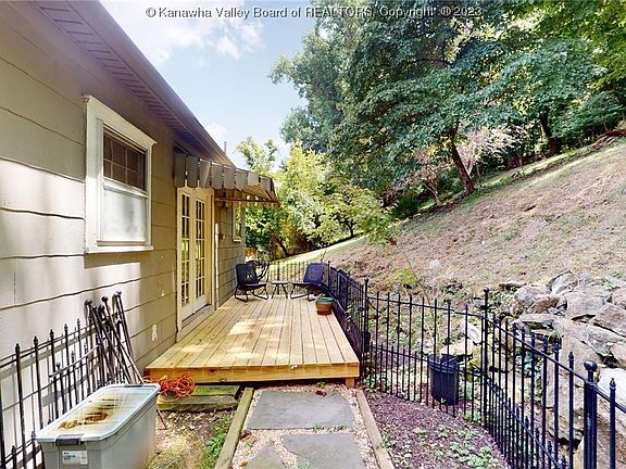 4th image of 416 Forest Cir