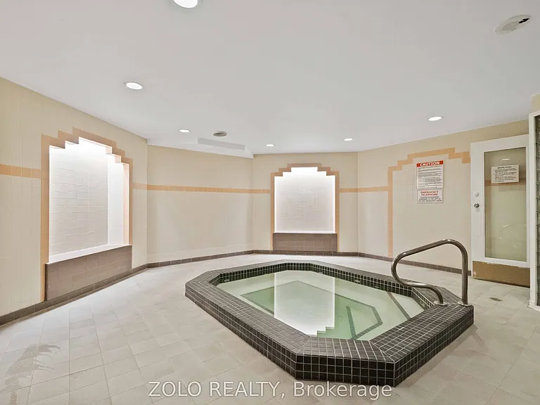 2759 Carousel Cres #501 — Photo 23
