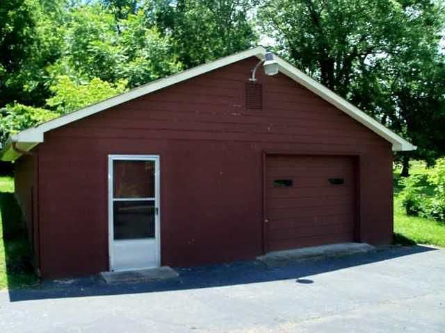 1st image of 102 River Heights Dr