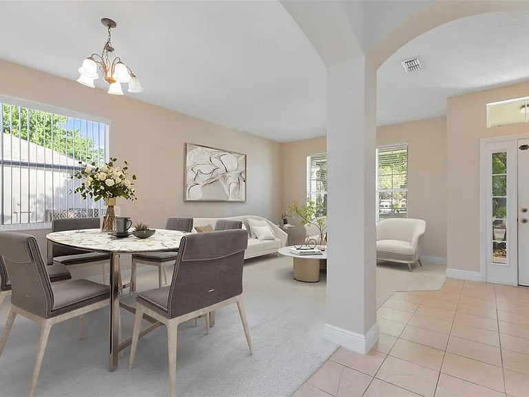 10090 Bennington Chase Dr — Photo 4
