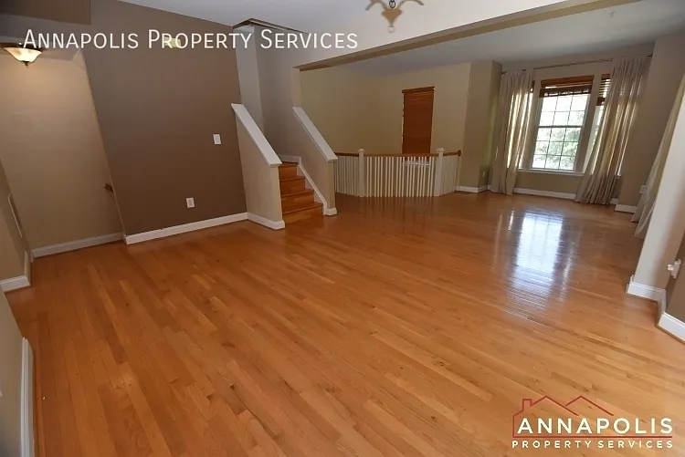 888 Stonehurst Ct — Photo 5