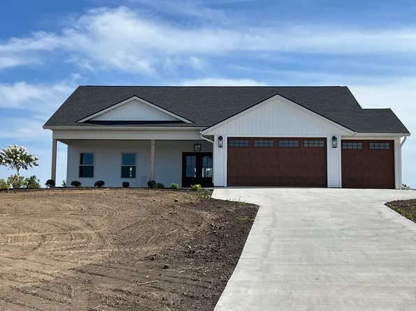 31 Country Club Ct #79, Lanark, IL 61046