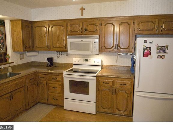 3rd image of 2718 Lake Court Dr