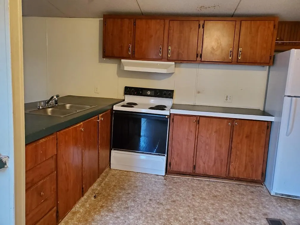 219 S Gate Dr — Photo 2