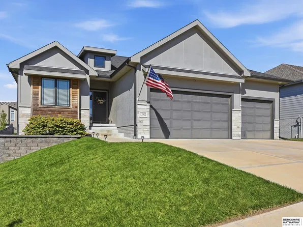 12922 Reynolds St, Omaha, NE 68142