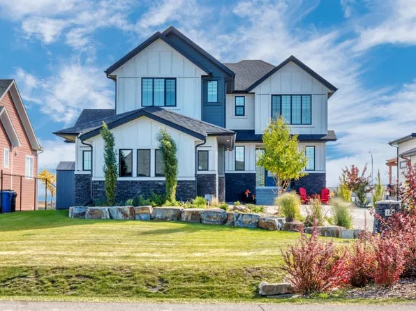 114 W Cimarron Estates Dr, Okotoks, AB T1S 0R1