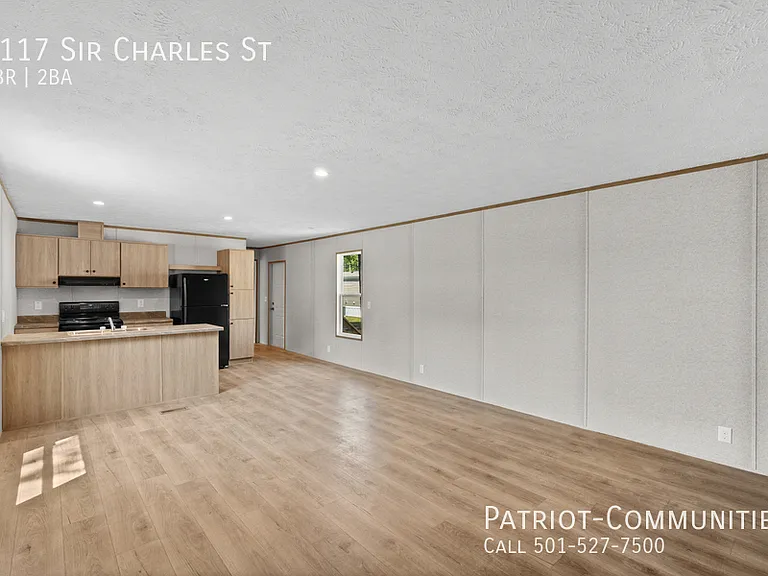 1117 Sir Charles St — Photo 3